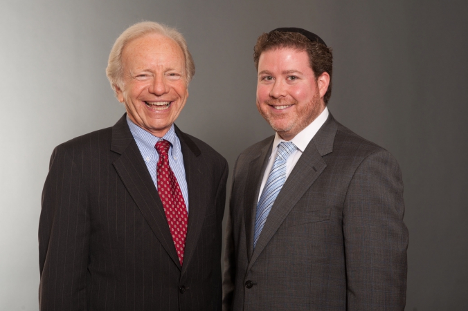 senator joe lieberman poses with guest at private chicago fundraising event