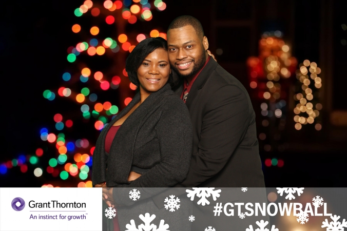 cozy couple, green screen photo giveaway, company holiday party, weber shandwick, chicago