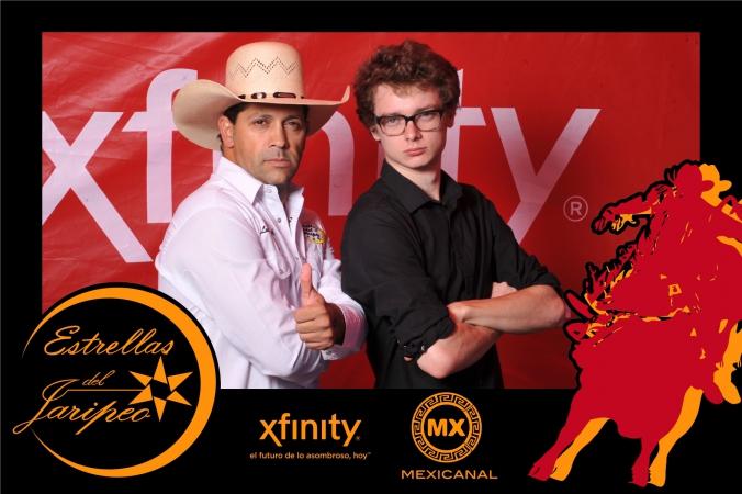 rickly kluge poses for step repeat photography with mexican tv star, xfinity mexicanal print onsite photo activity, fiesta del sol chicago